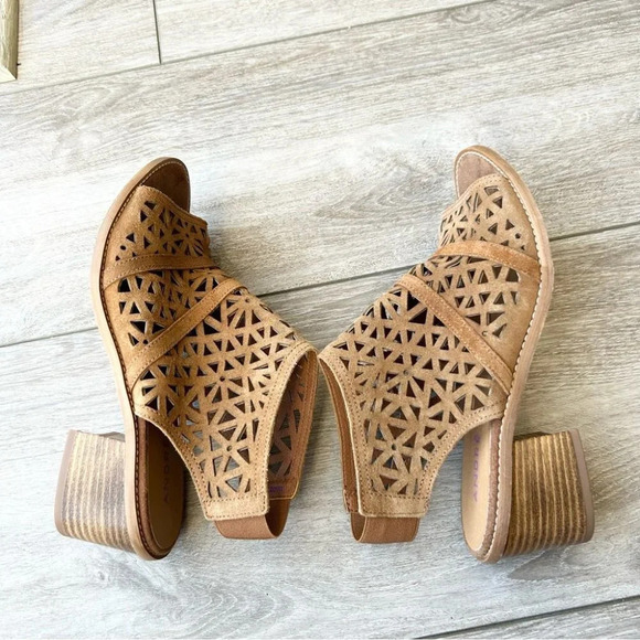 ANDRE CARIOCA CAMEL  LASER CUTOUT BOOTIE SANDAL - Picture 8 of 13